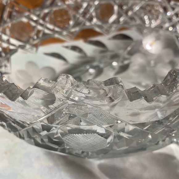 Led crystal bowl vintage wide vase it’s small crack available - Picture 3 of 3